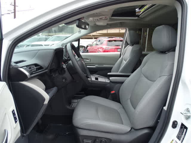 Used 2023 Toyota Sienna Limited AWD/4WD image 16