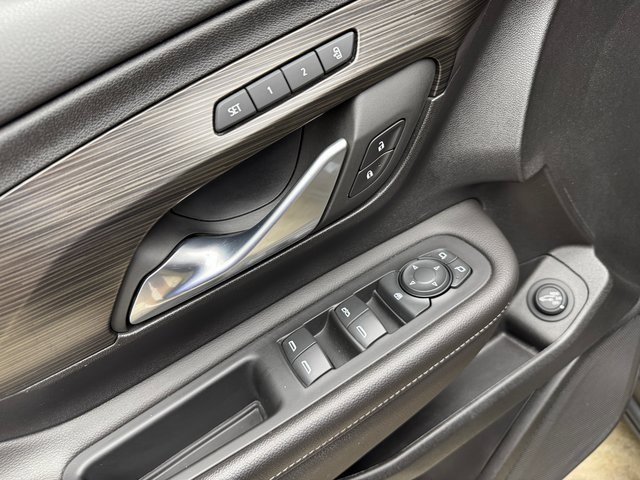 Used 2022 GMC Terrain SLT w/ Tech Package image 11