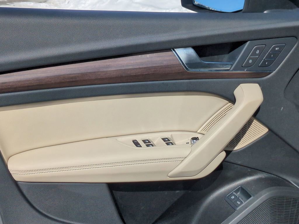 Used 2024 Audi Q5 e Premium Plus image 10