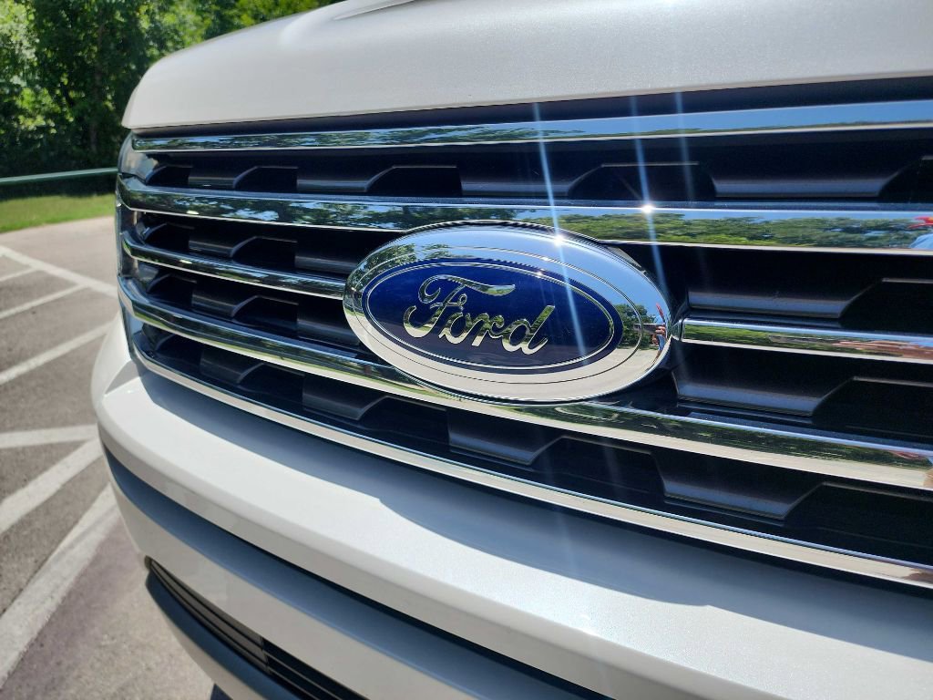 Used 2019 Ford Expedition XLT w/ Equipment Group 202A image 3