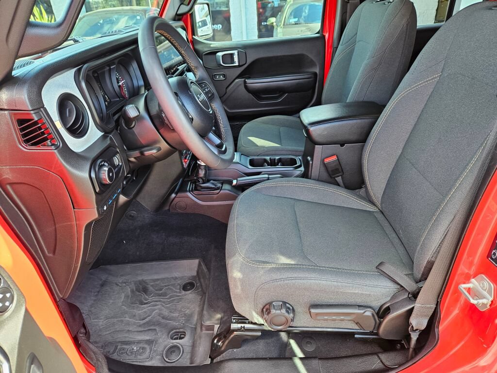 Used 2024 Jeep Wrangler Unlimited AWD/4WD image 18