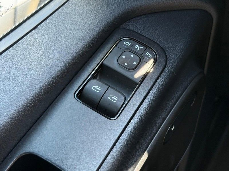 Used 2025 Mercedes-Benz Sprinter 2500 image 18