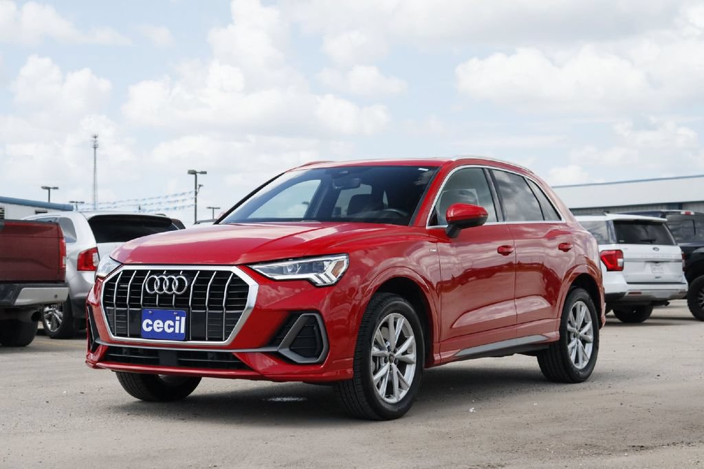 Used 2024 Audi Q3 2.0T Premium AWD/4WD image 2