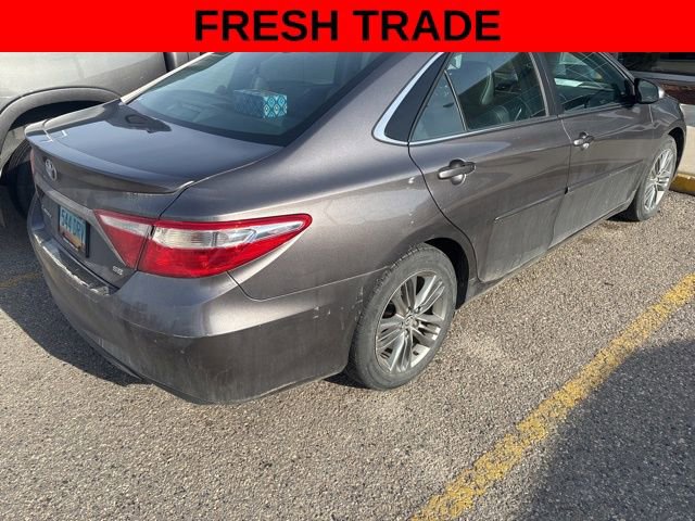 Used 2015 Toyota Camry SE w/ Moonroof Package FWD image 5