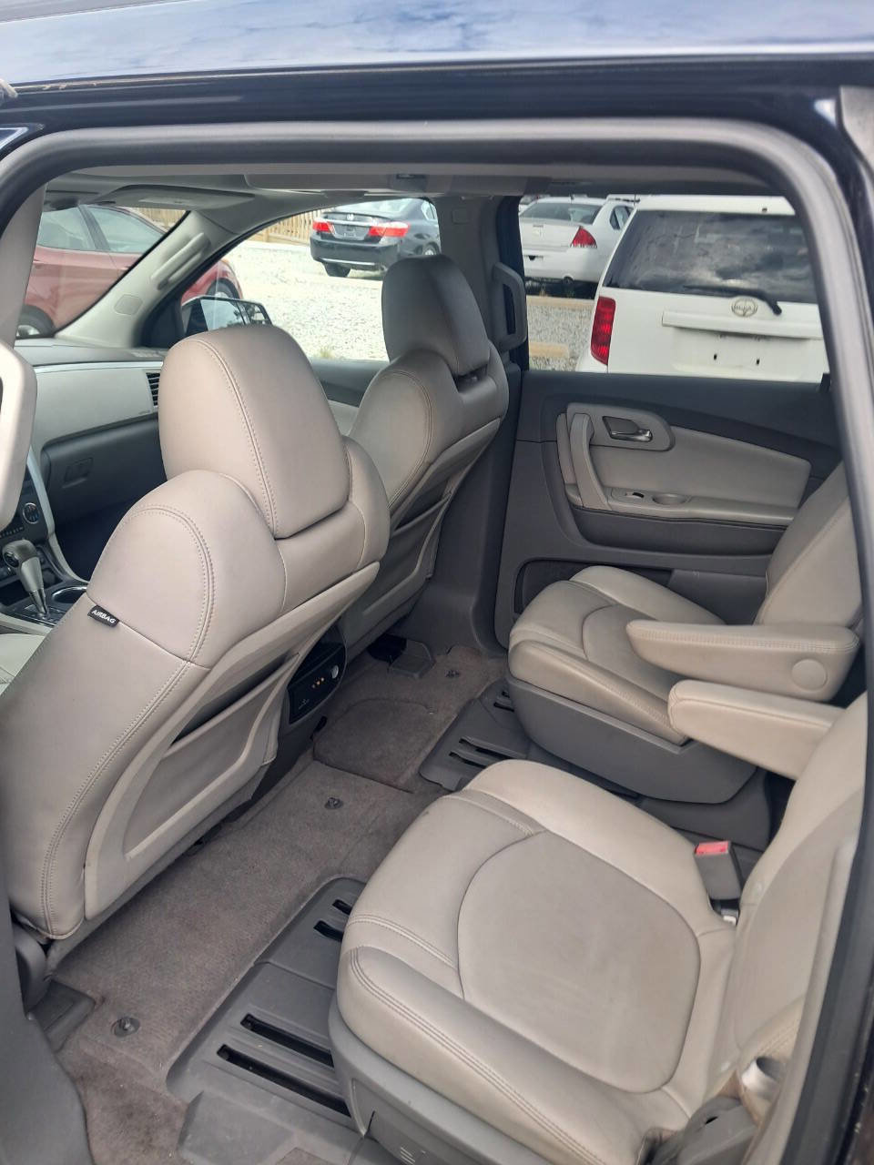 Used 2011 Chevrolet Traverse LT w/ Personal Connectivity Package AWD/4WD image 3
