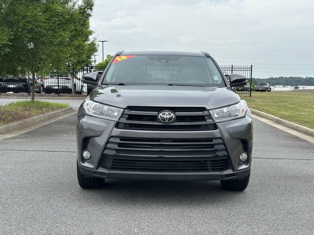 Used 2018 Toyota Highlander SE FWD image 2