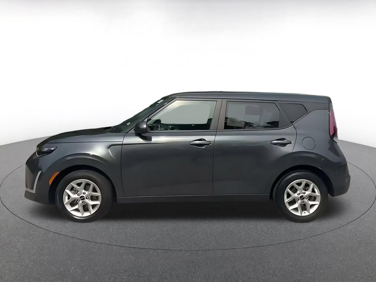 Used 2025 Kia Soul LX w/ LX Technology Package FWD image 9