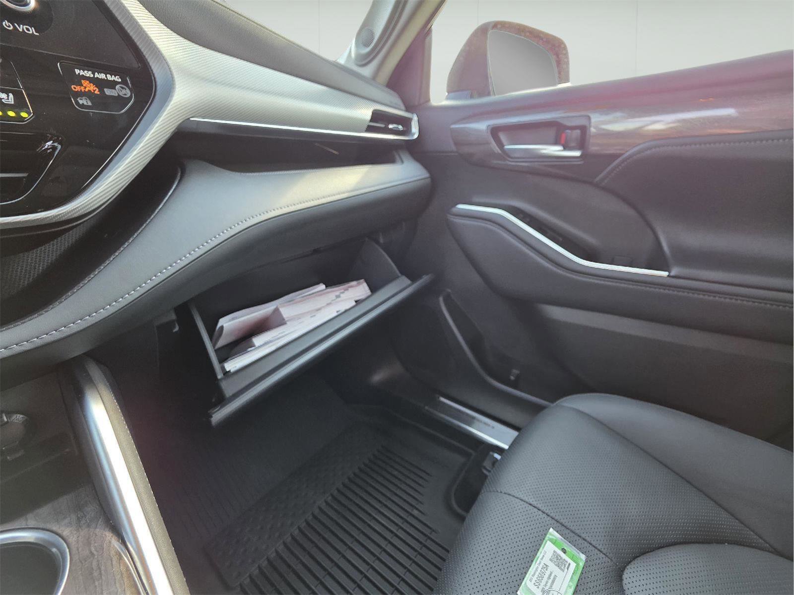 Used 2025 Toyota Highlander Platinum image 26