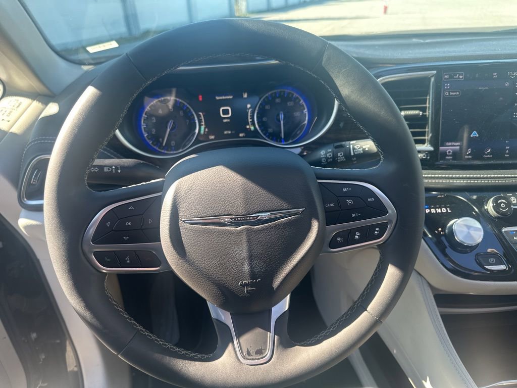 Used 2024 Chrysler Pacifica Limited image 19
