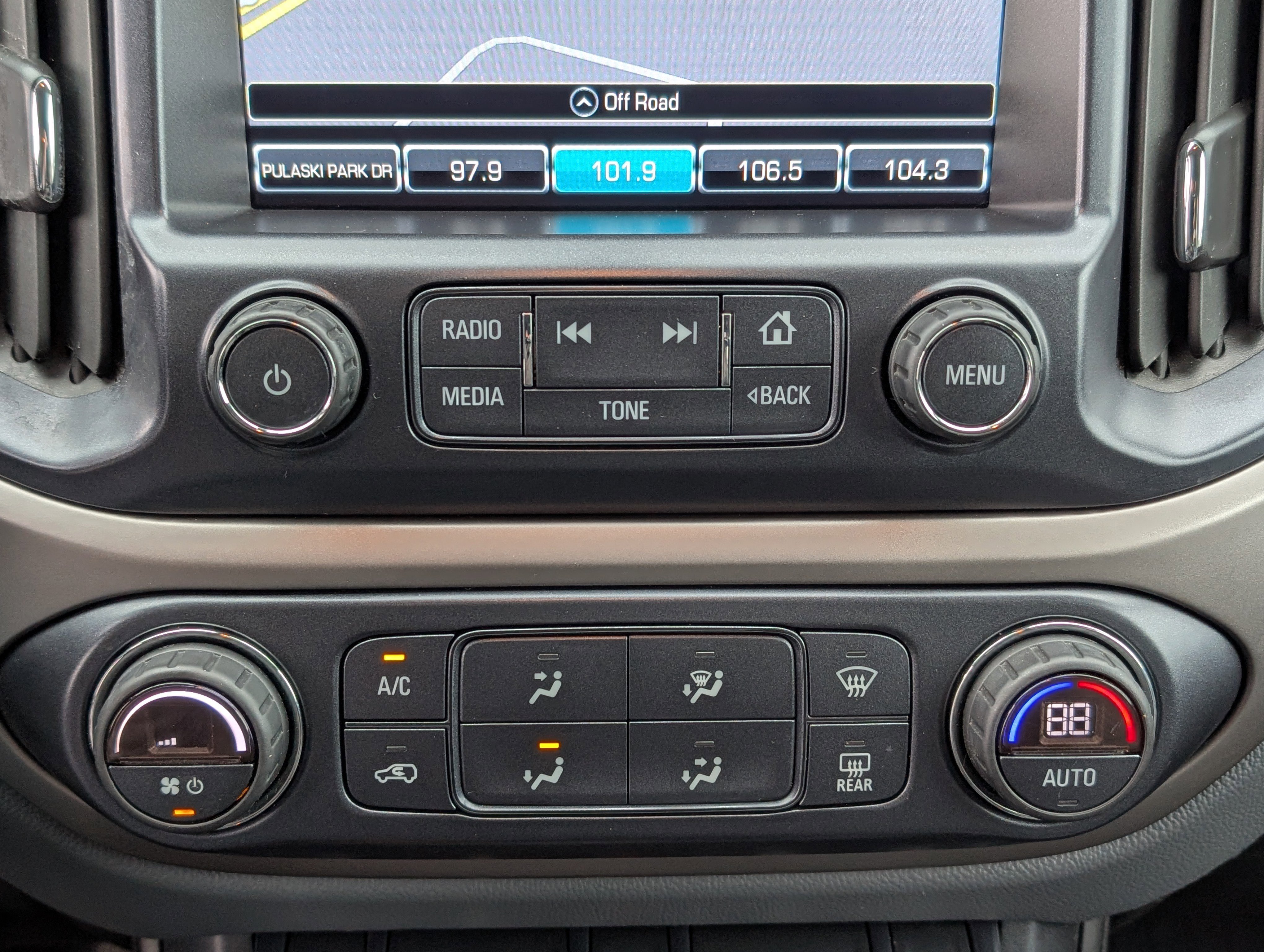 Used 2018 Chevrolet Colorado Z71 w/ Z71 Midnight Edition image 25