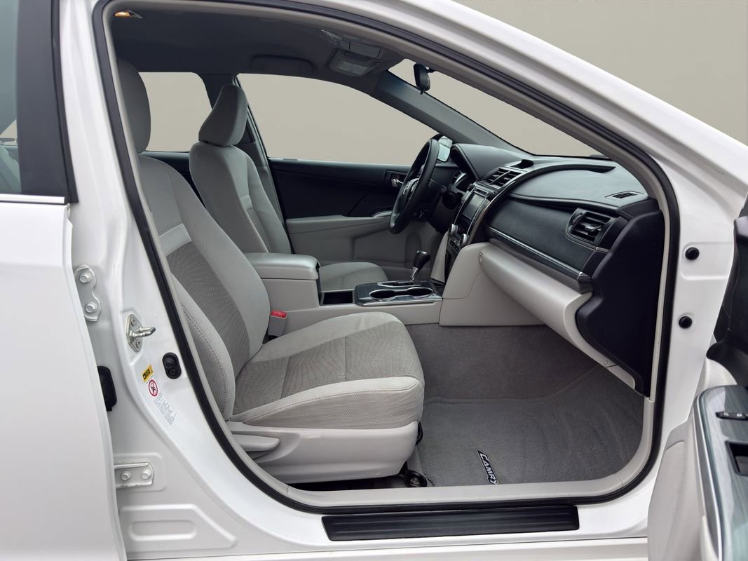 Used 2013 Toyota Camry LE image 18