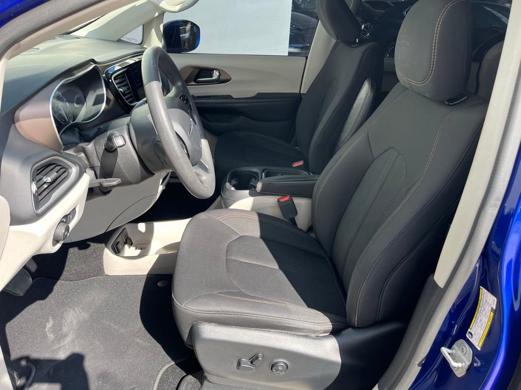 Used 2018 Chrysler Pacifica Touring Plus FWD image 14