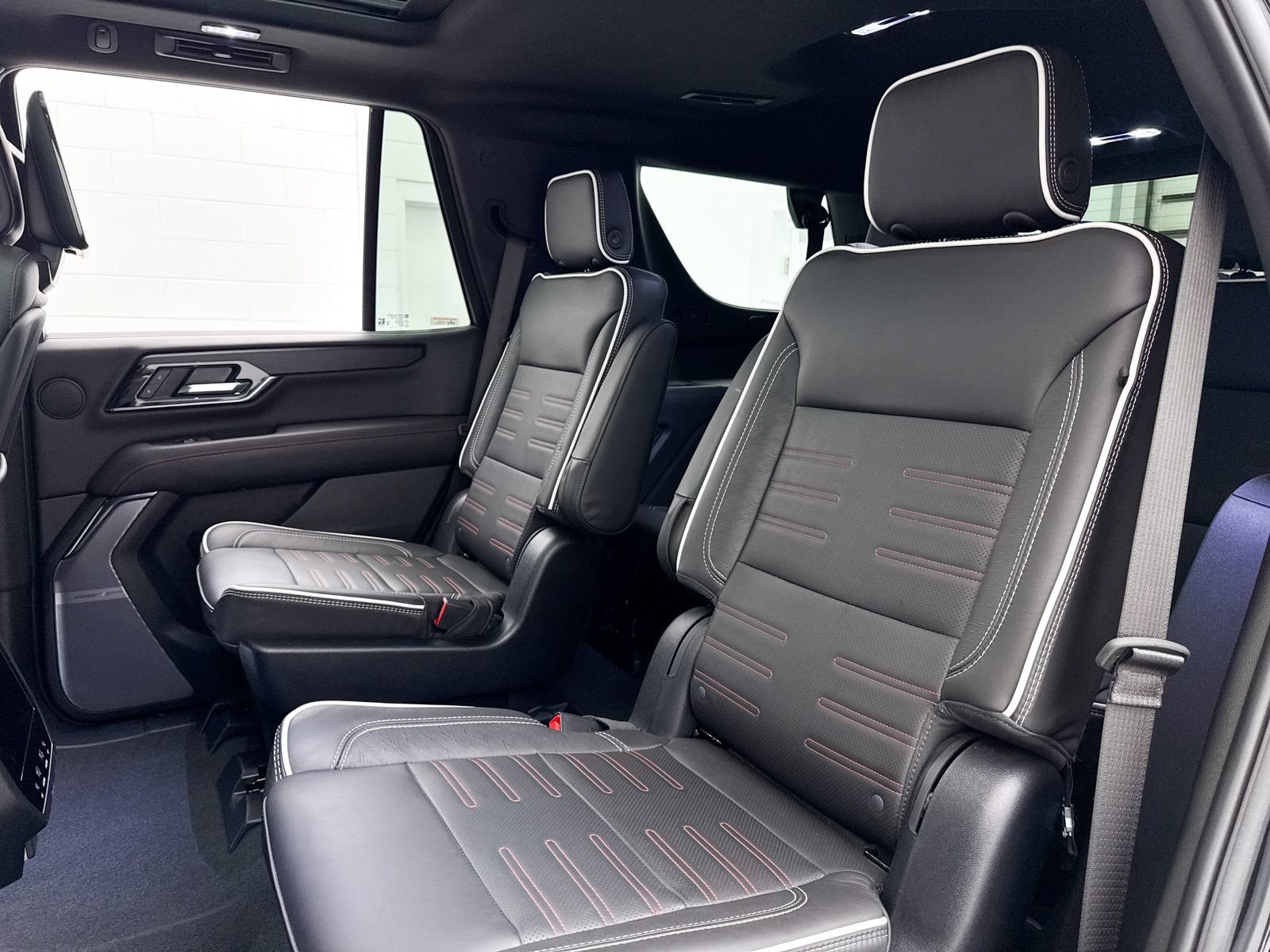 Used 2025 GMC Yukon AT4 Ultimate AWD/4WD image 31
