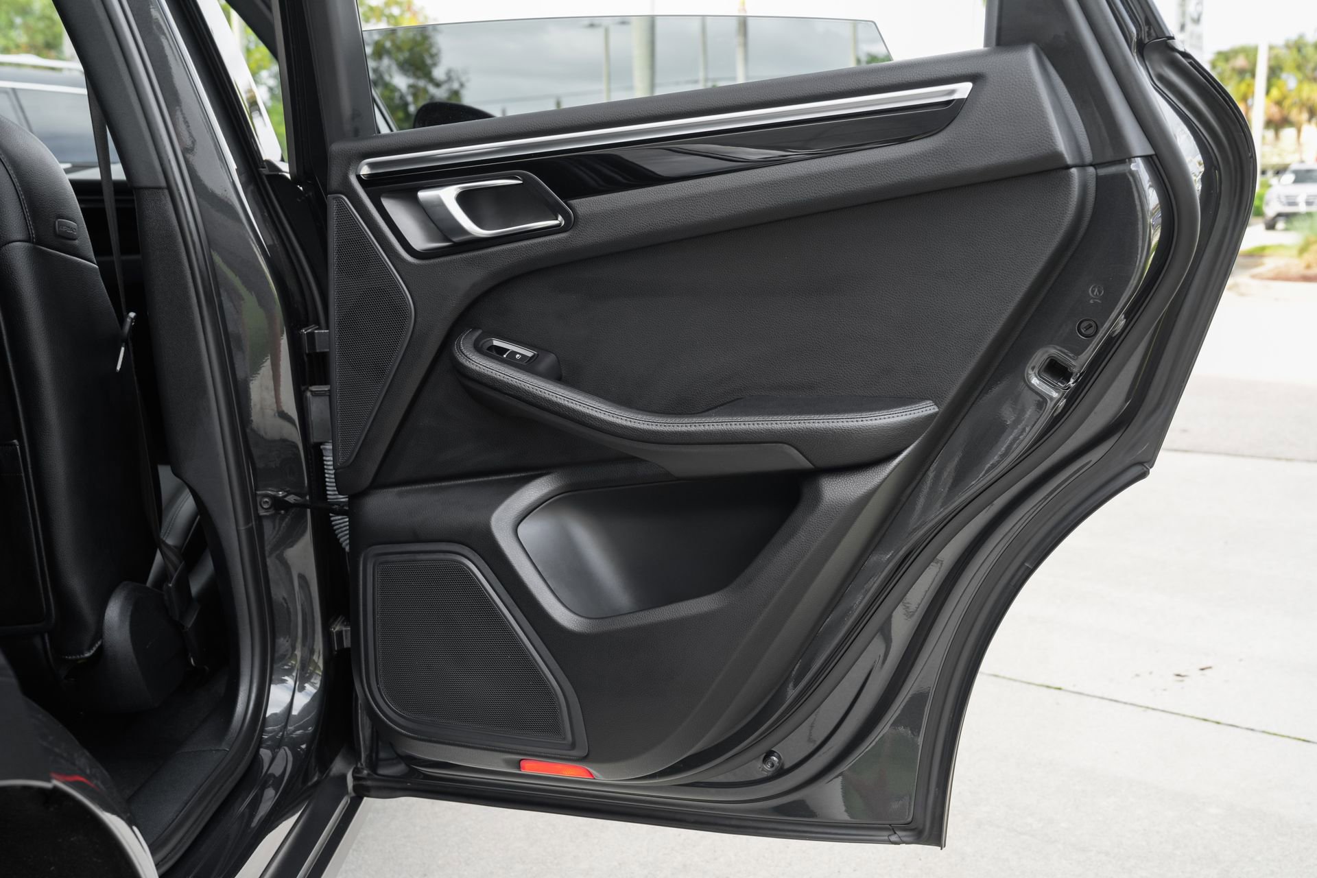 Used 2022 Porsche Macan image 35