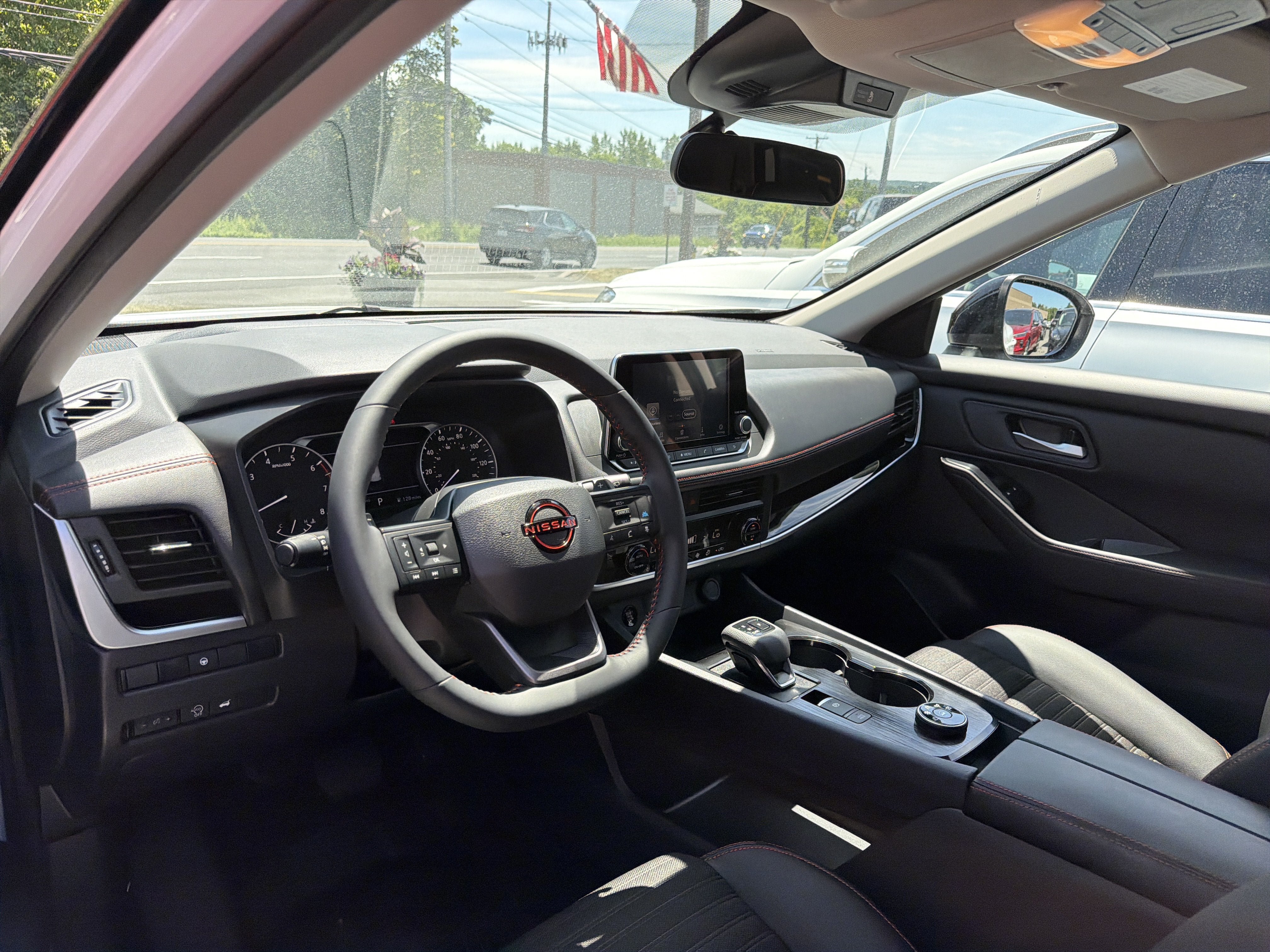 Used 2026 Nissan Rogue SV AWD/4WD image 9