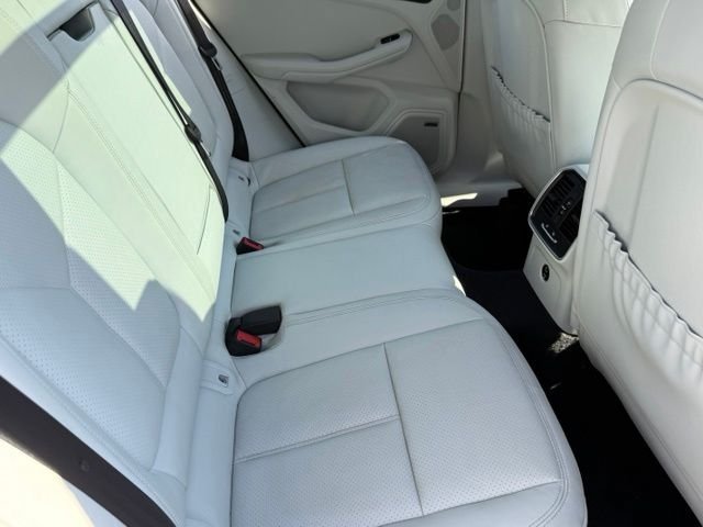 Used 2025 Porsche Macan AWD/4WD image 16