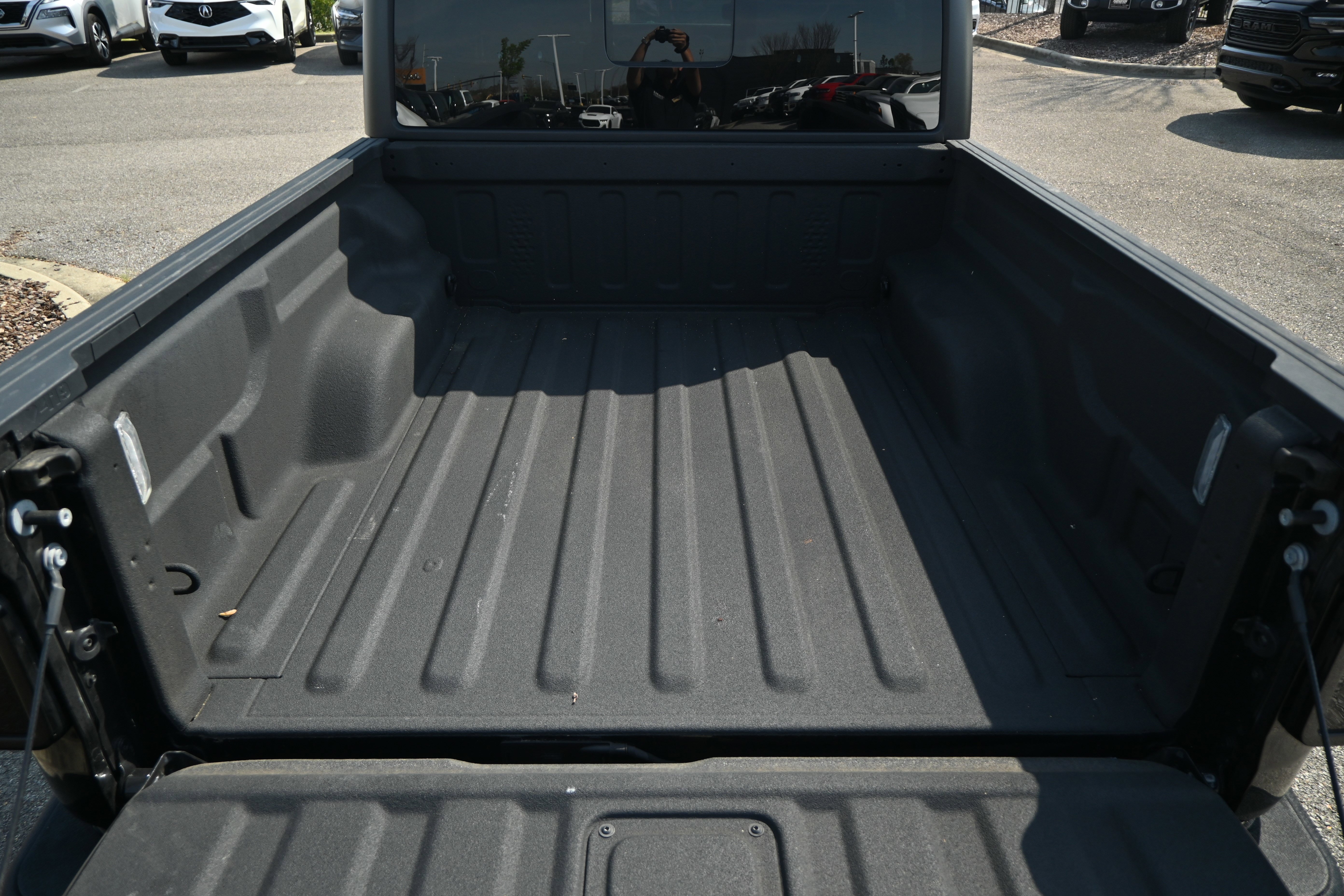 Used 2023 Jeep Gladiator Sport image 13