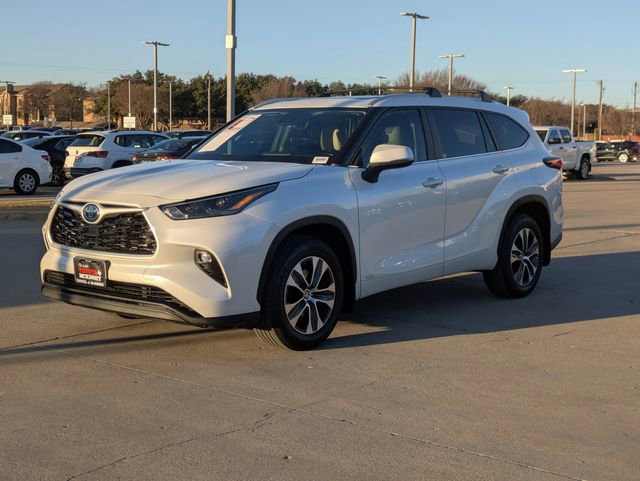 Used 2023 Toyota Highlander XLE image 10