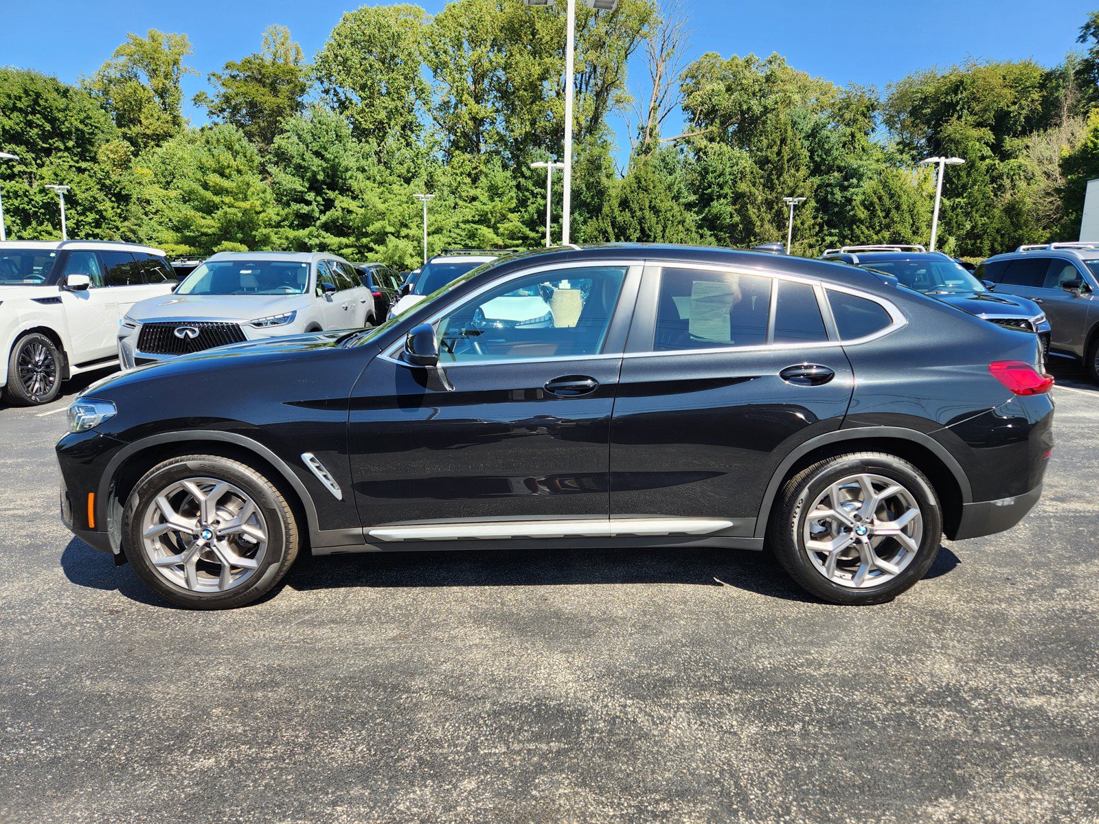 Used 2023 BMW X4 xDrive30i w/ Premium Package AWD/4WD image 5