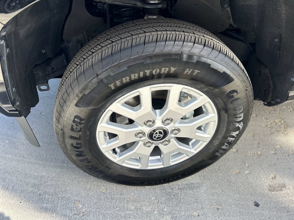 Certified 2025 Toyota Tacoma SR5 AWD/4WD image 16