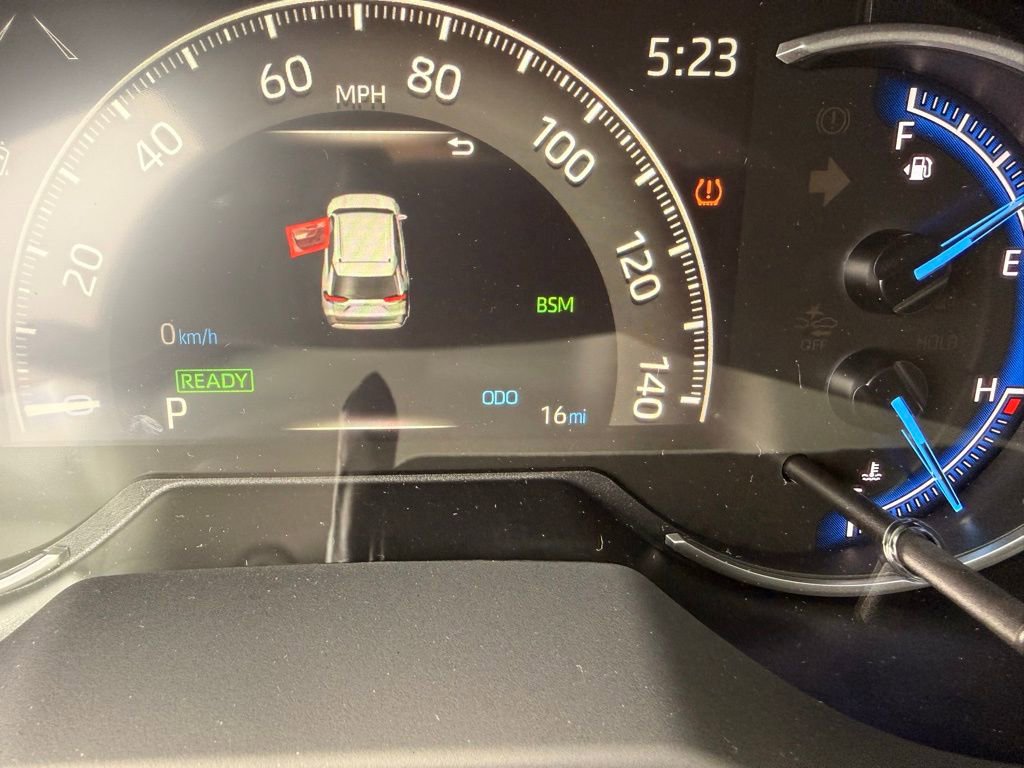 Used 2025 Toyota RAV4 XLE image 12