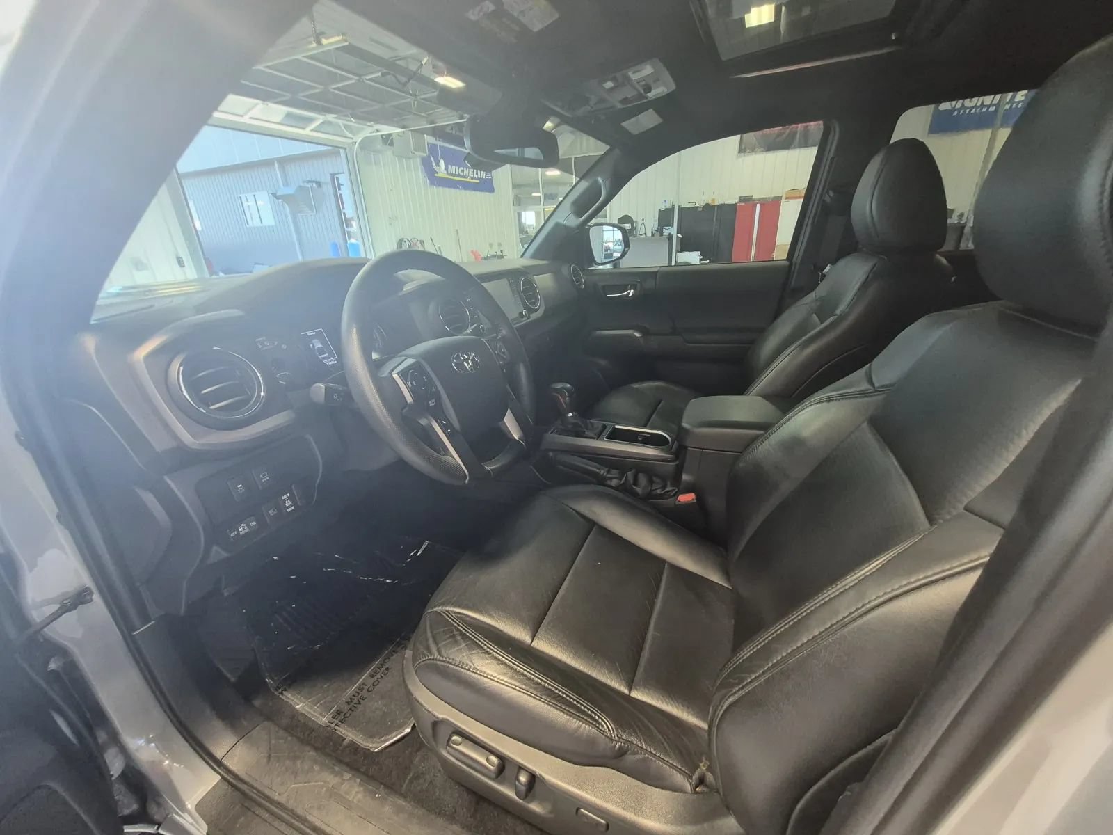 Used 2021 Toyota Tacoma TRD Off-Road w/ TRD Premium Off Road Package AWD/4WD image 9