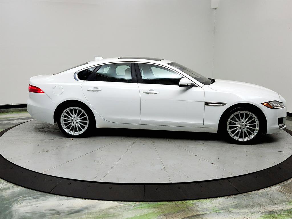 Used 2020 Jaguar XF Prestige image 4