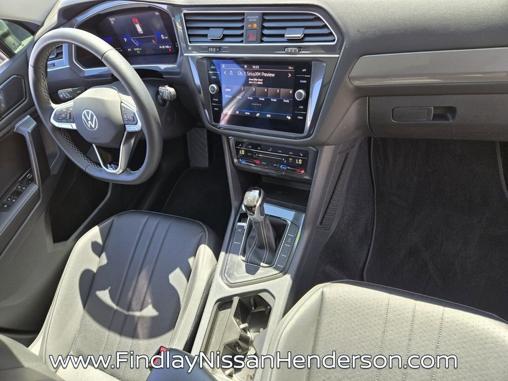 Used 2023 Volkswagen Tiguan SE w/ Panoramic Sunroof Package FWD image 18
