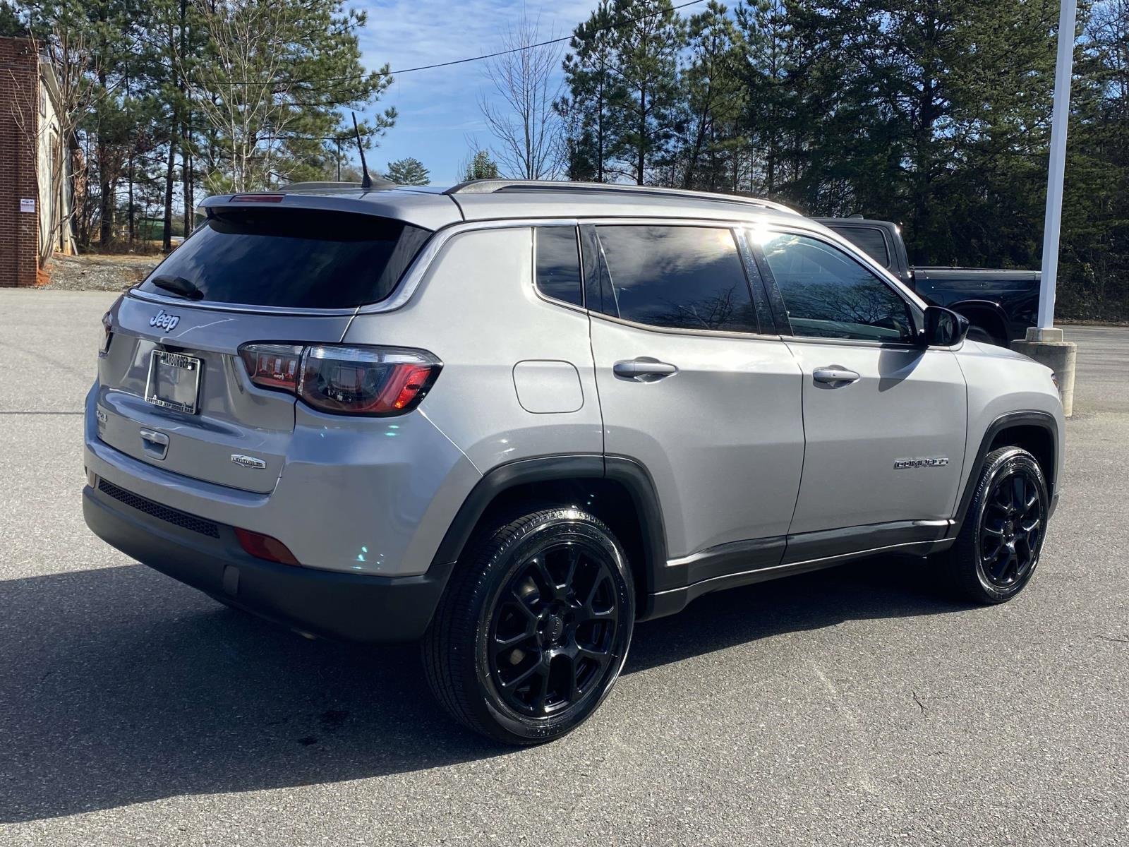 Used 2023 Jeep Compass Latitude w/ Sun and Sound Group image 7