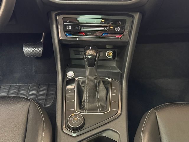 Used 2022 Volkswagen Tiguan SE w/ Panoramic Sunroof Package AWD/4WD image 15