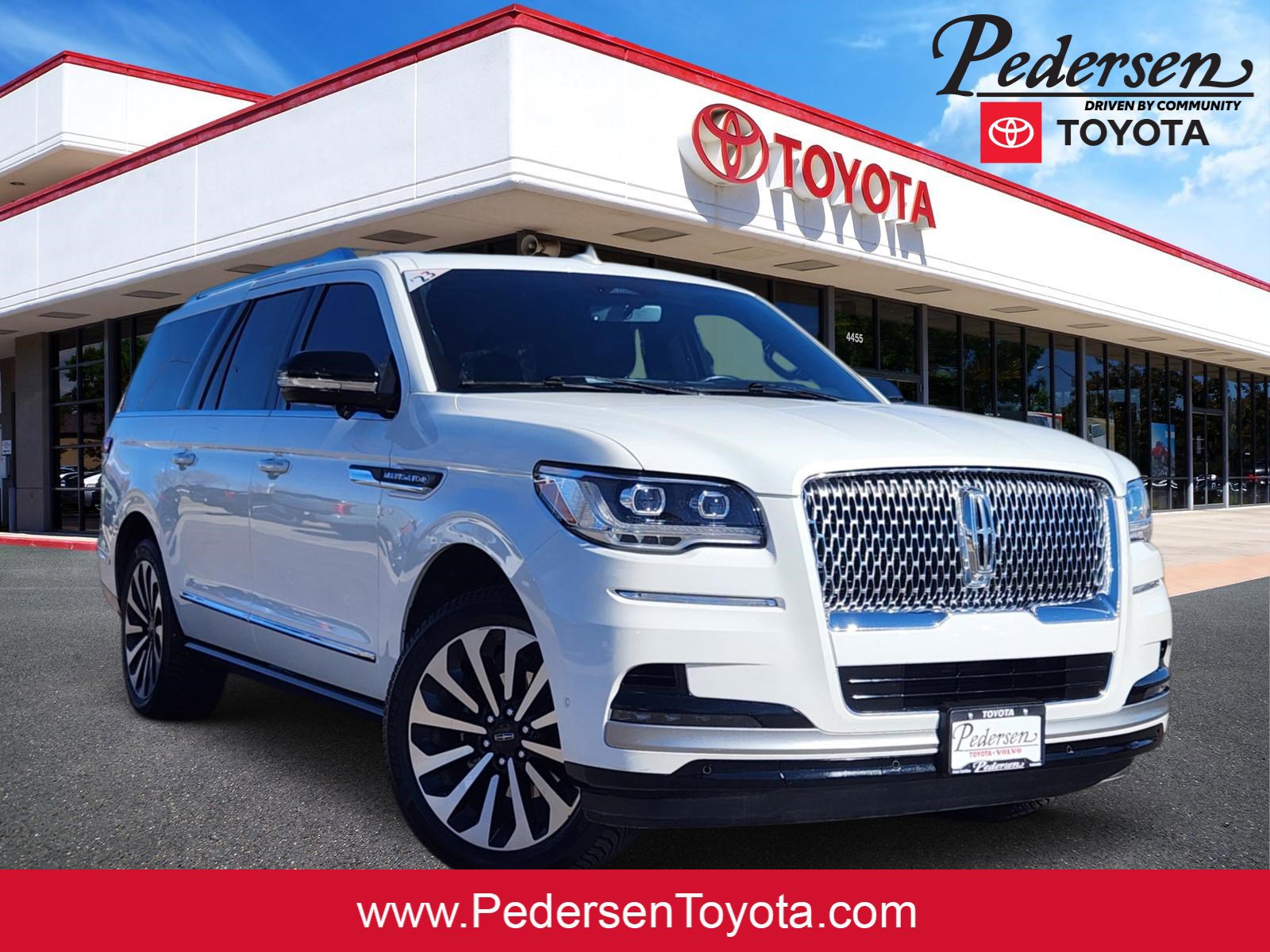 Used 2023 Lincoln Navigator L Reserve video 1