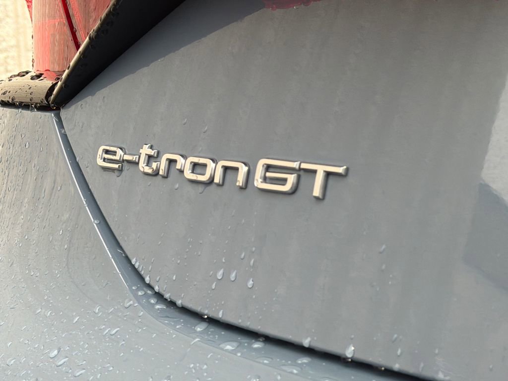Used 2023 Audi e-tron GT Premium Plus image 11