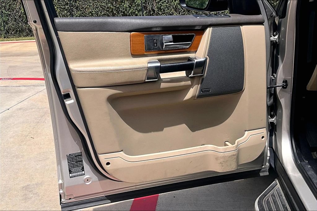 Used 2015 Land Rover LR4 HSE AWD/4WD image 24