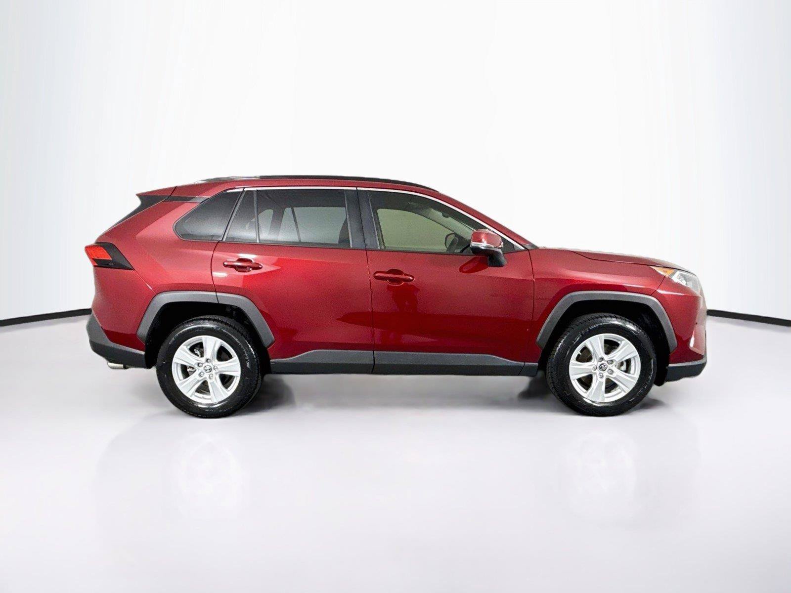Used 2019 Toyota RAV4 XLE FWD image 9