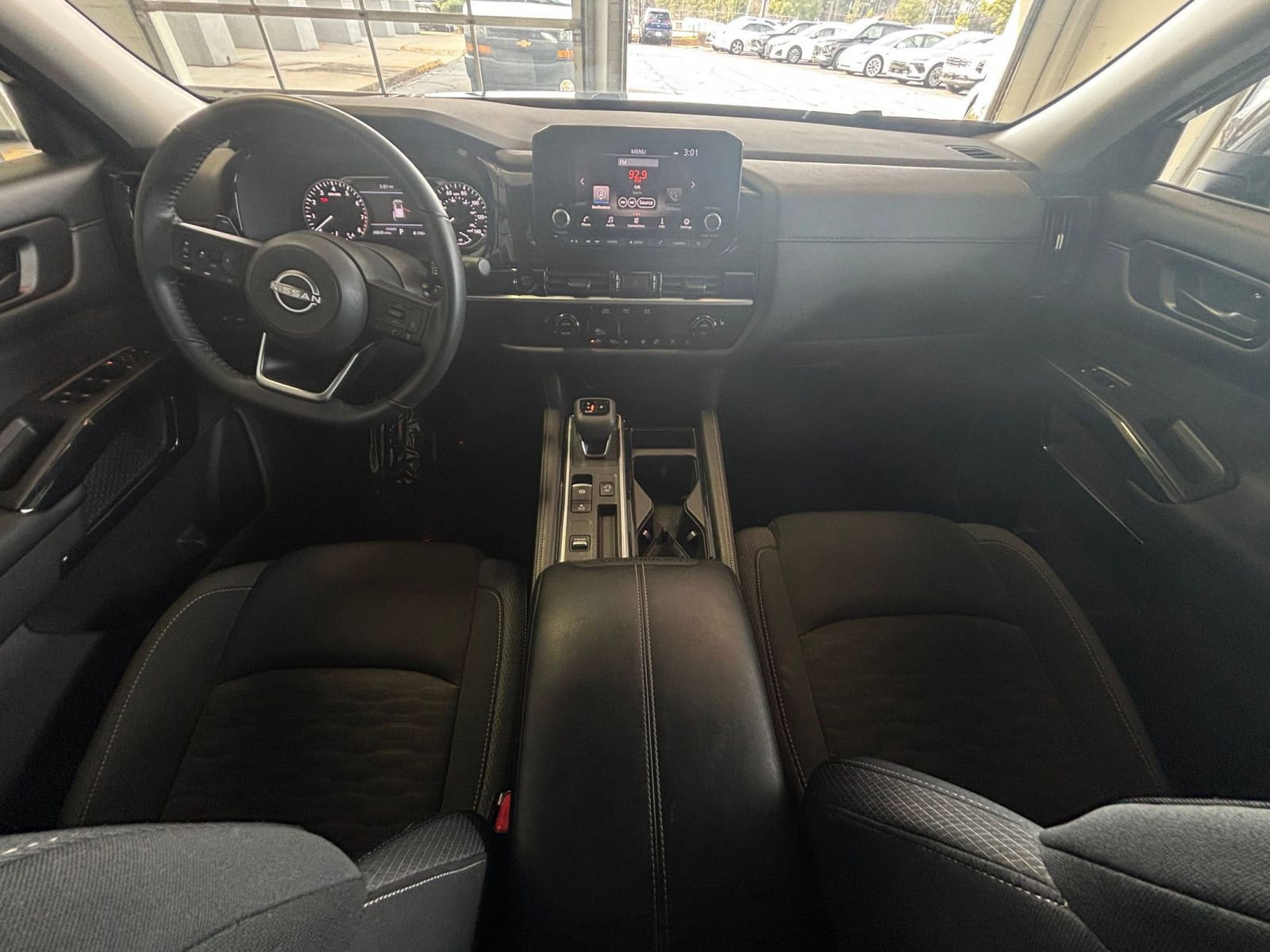 Used 2025 Nissan Pathfinder SV image 36