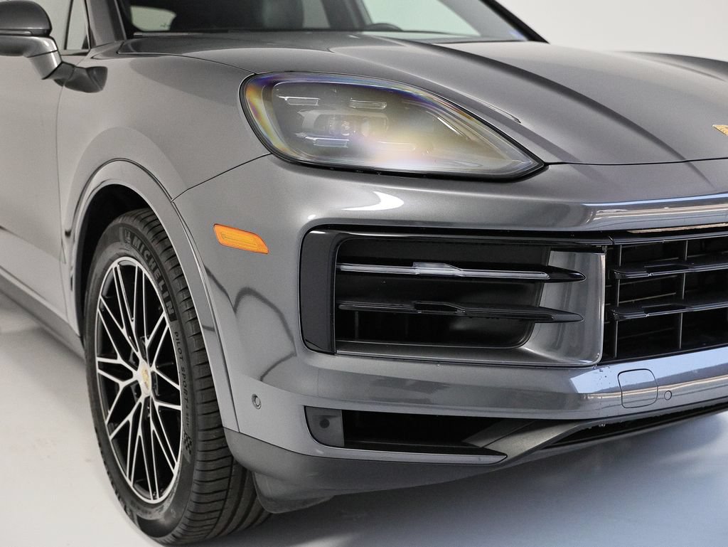 Used 2024 Porsche Cayenne AWD/4WD image 17