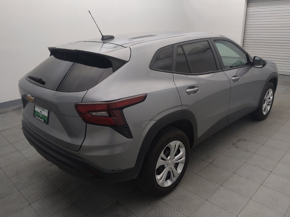 Used 2025 Chevrolet Trax LS FWD image 9