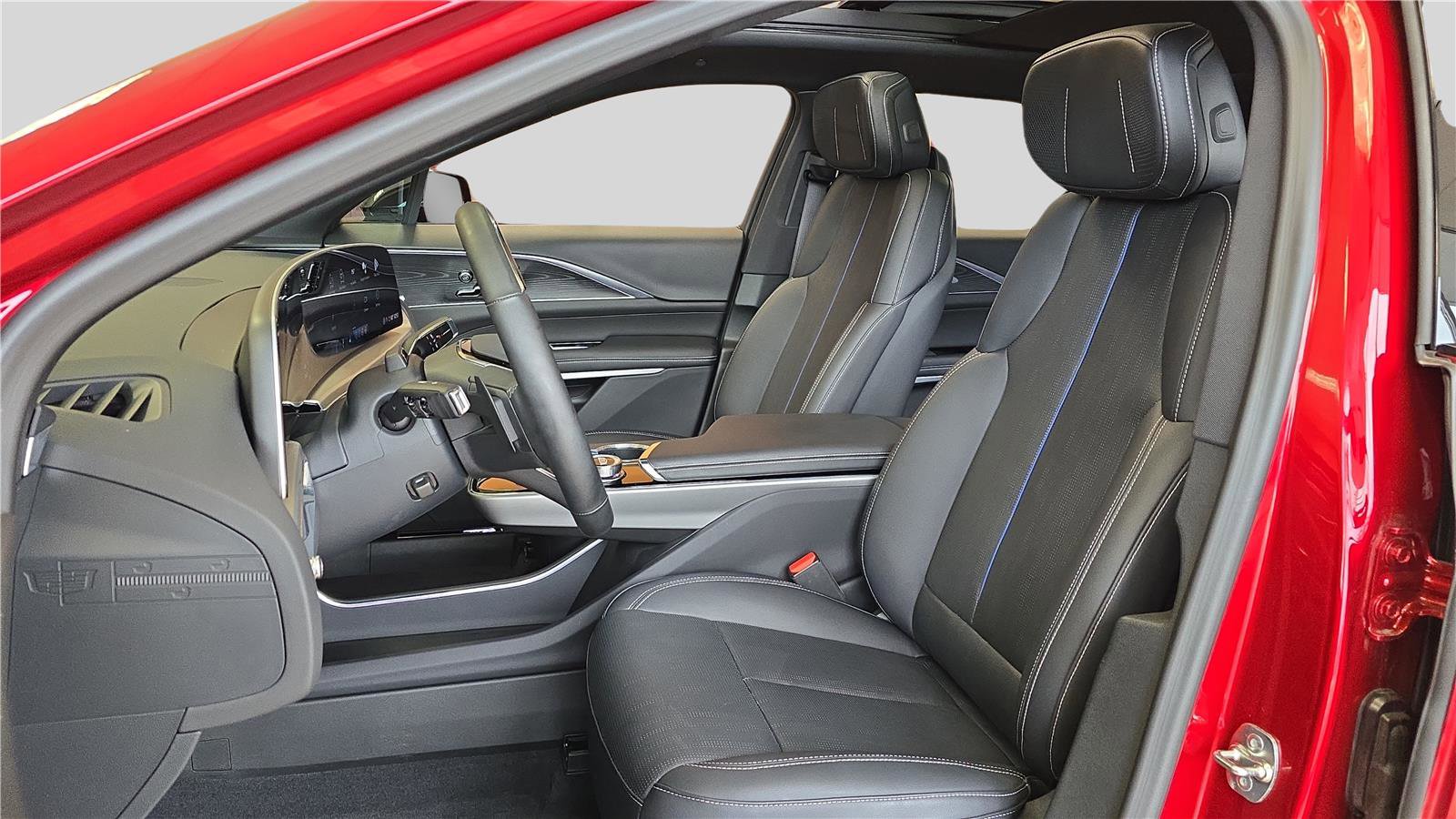 Used 2025 Cadillac Lyriq Luxury w/ LPO, Floor Liner Package image 11