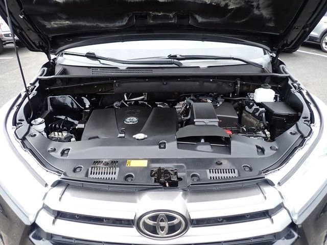 Used 2019 Toyota Highlander XLE AWD/4WD image 14