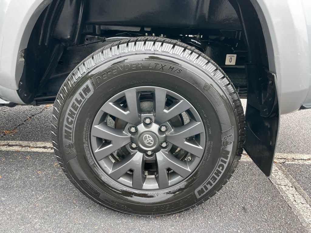 Used 2020 Toyota Tacoma SR5 RWD image 40