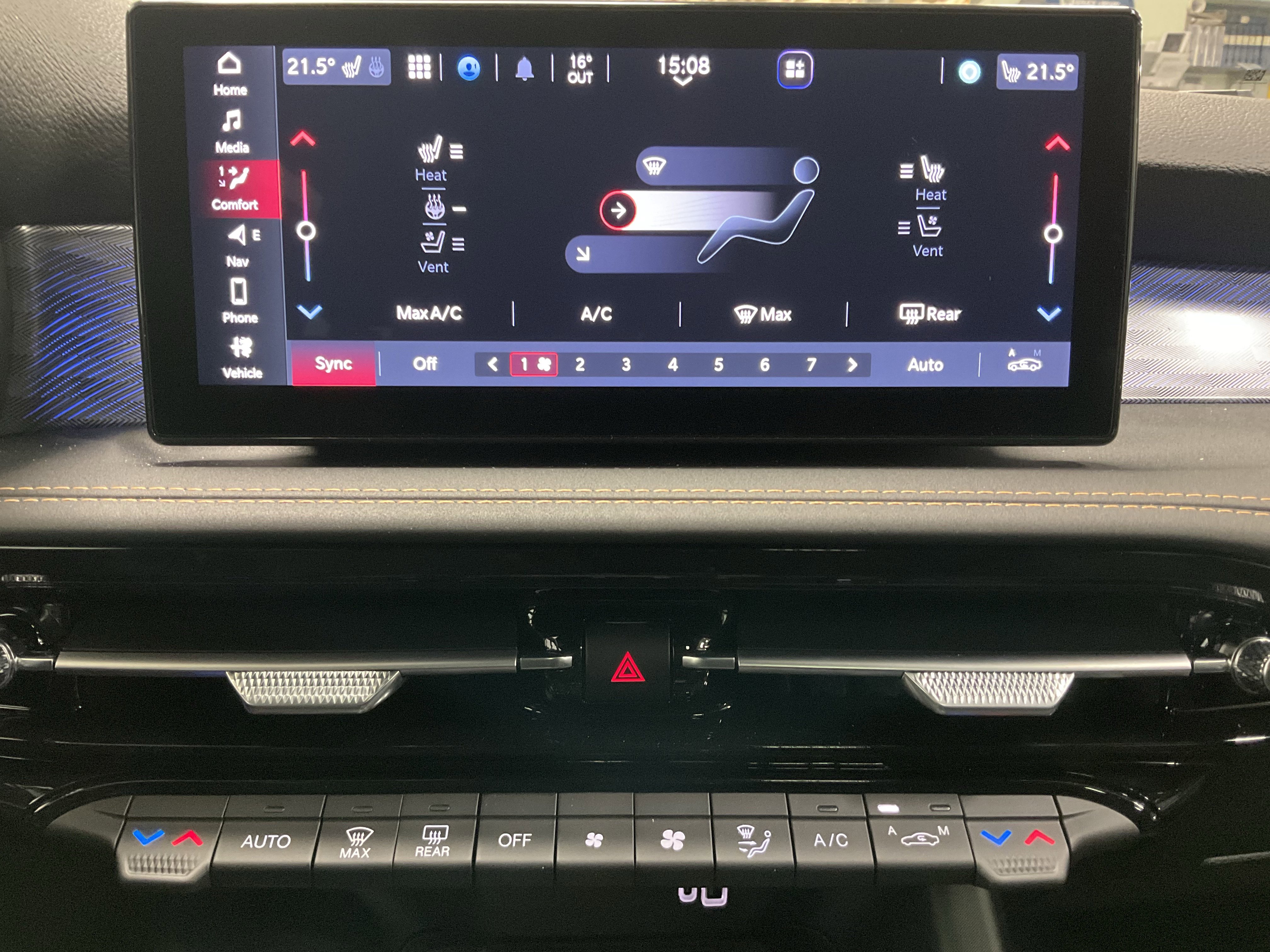 New 2026 Alfa Romeo Tonale w/ Black Premium Package image 13