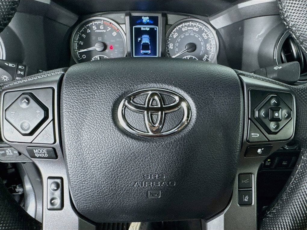 Used 2022 Toyota Tacoma TRD Off-Road w/ Technology Package AWD/4WD image 16