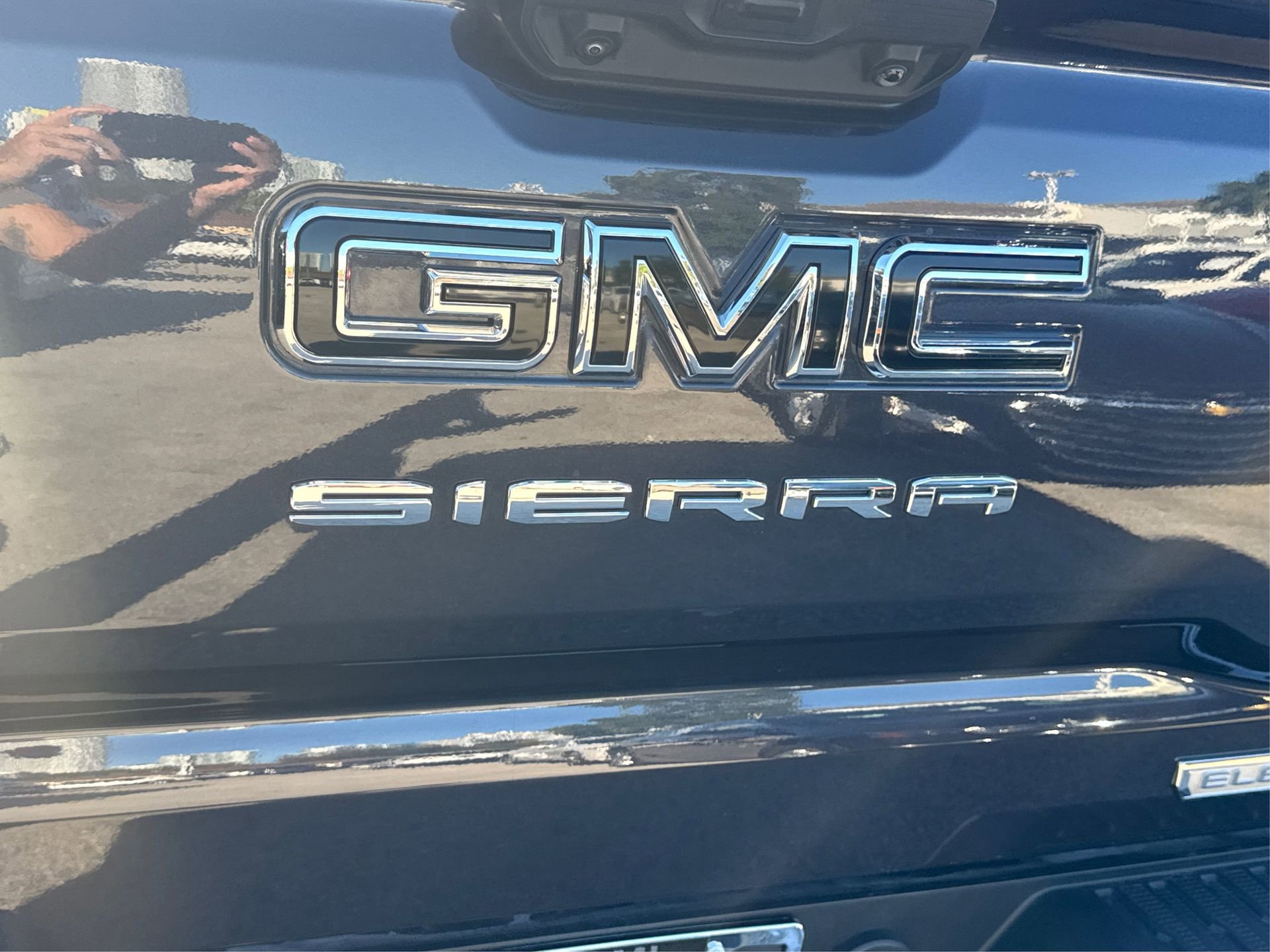 Used 2024 GMC Sierra 1500 Elevation image 18
