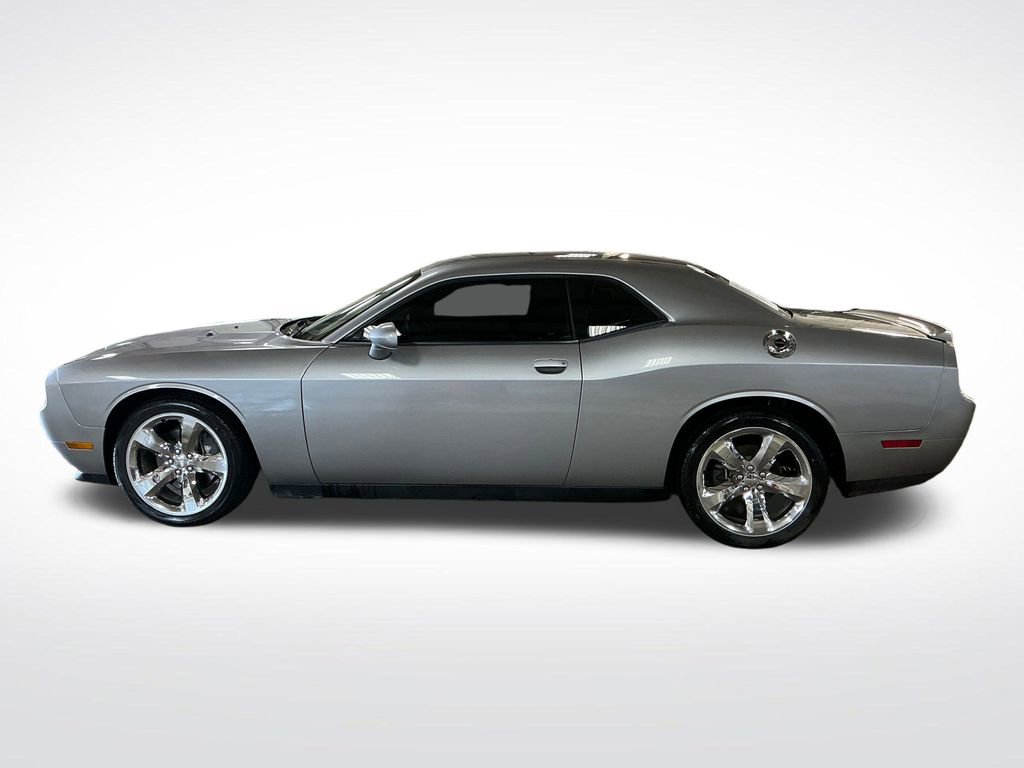 Used 2014 Dodge Challenger SXT w/ Super Sport Group (SS/T) RWD image 2