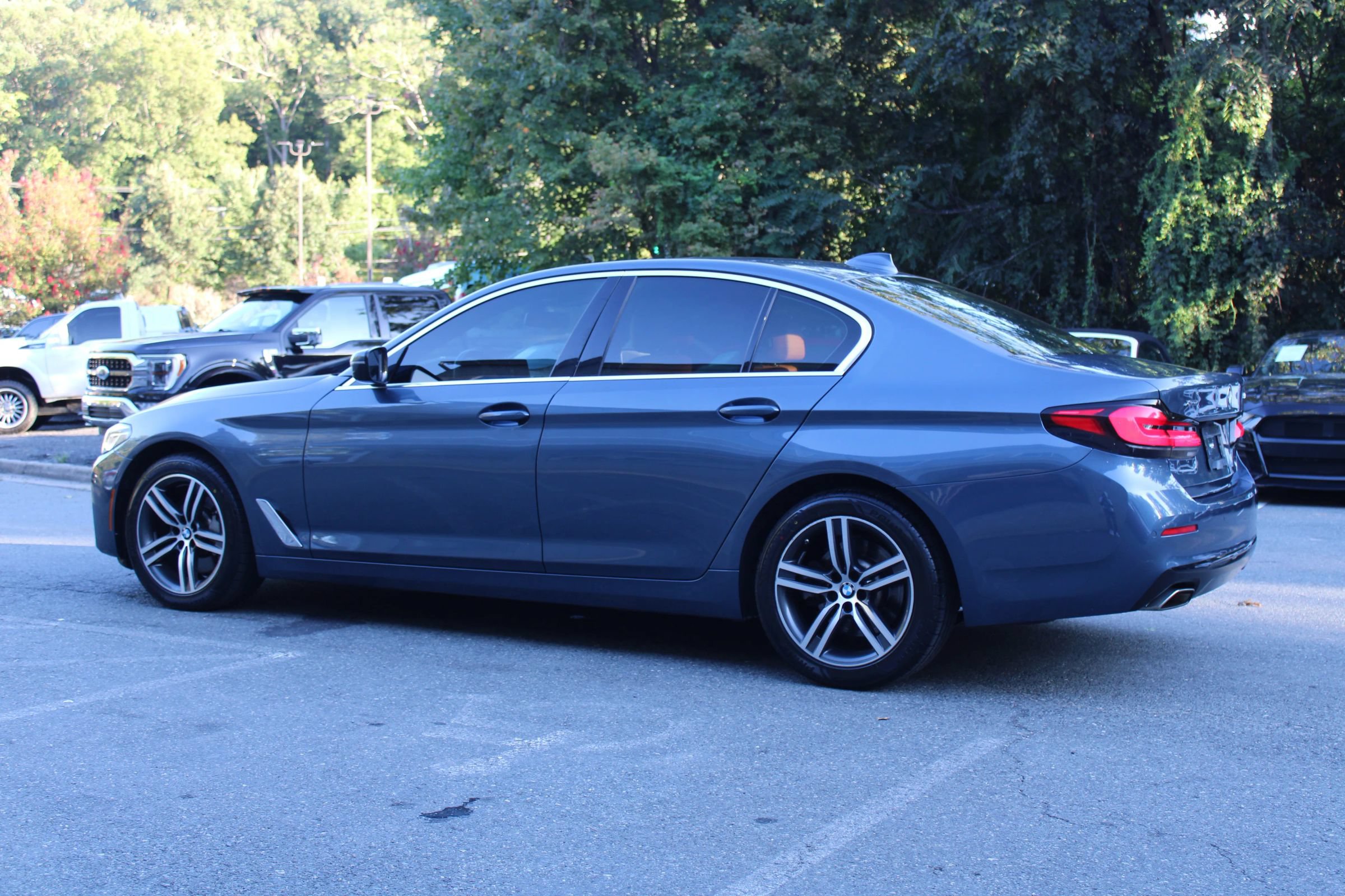 Used 2023 BMW 530i xDrive w/ Premium Package AWD/4WD image 3