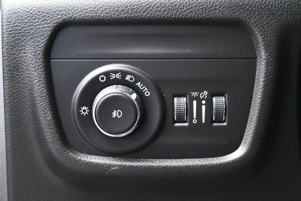 Used 2023 Jeep Grand Cherokee L Limited RWD image 4
