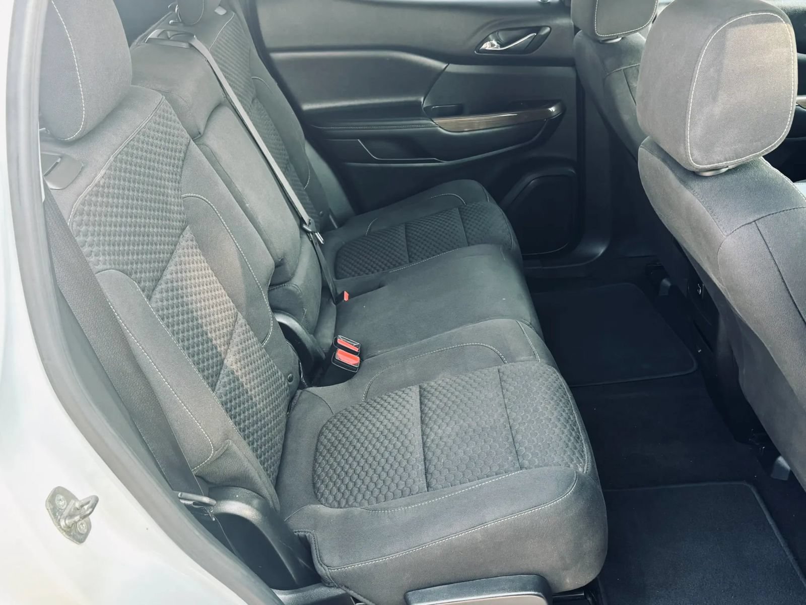 Used 2017 GMC Acadia SLE AWD/4WD image 23