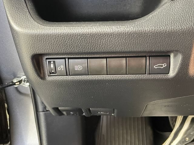 Used 2021 Toyota RAV4 XLE w/ Convenience Package FWD image 14