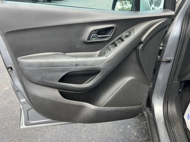 Used 2020 Chevrolet Trax LT w/ Driver Confidence Package FWD image 21
