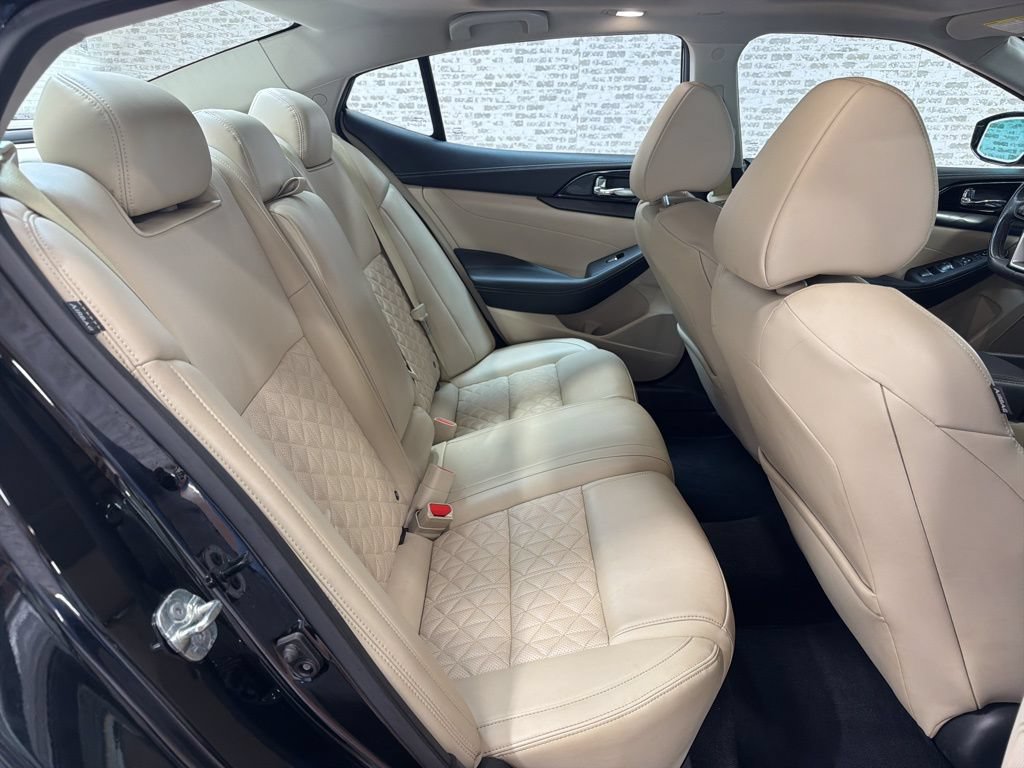 Used 2022 Nissan Maxima Platinum w/ Sport Mat Group FWD image 12